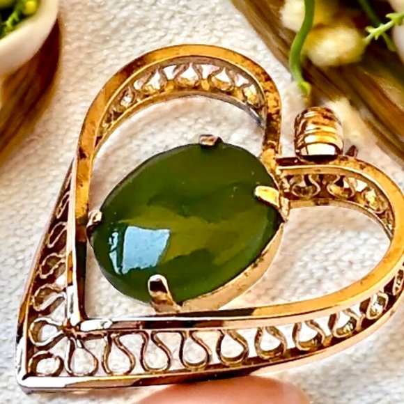 Jade Prong Set Heart Pendant 925 Sterling Silver with Gold Overlay - Picture 7 of 9